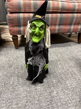 Vintage Gemmy Witch Eyes Light Up Screams Shakes Spooky